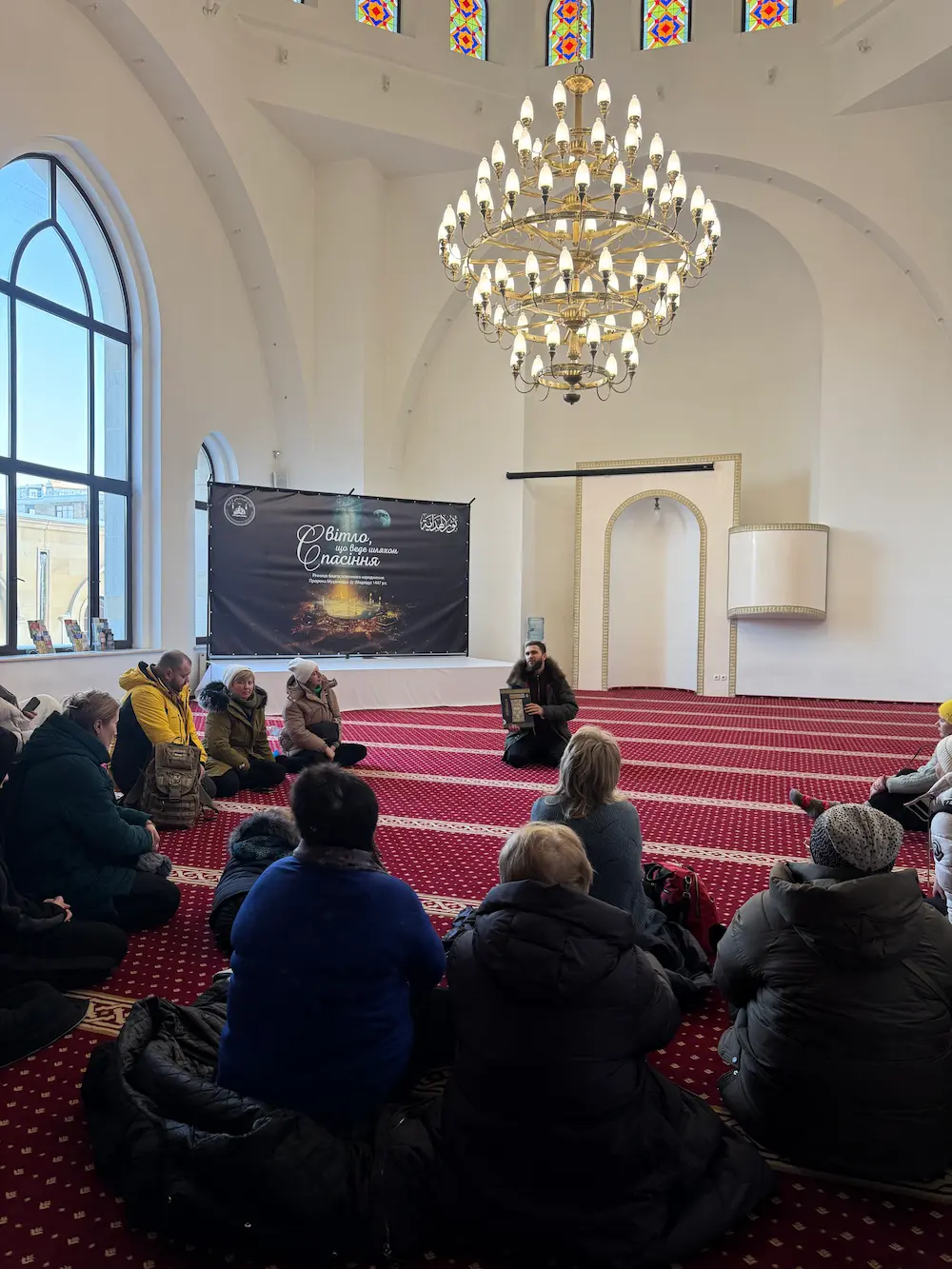 В Киевскую соборную мечеть «ар-Рахма» на минувших выходных посетила группа посетителей из Черкасской области